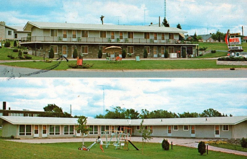 Lake Gogebic Motel (Wonderland Motel) - Vintage Postcard